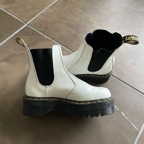 DR MARTENS DOCS WHITE LEATHER QUAD 2976 UK4 / US6 (Fits more like a US7) - Picture 3 of 4